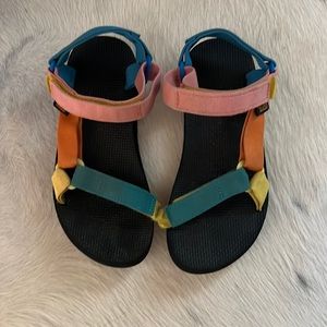 Kids colorblock Tevas size 1 big kid